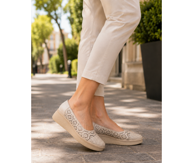 Pantofi dama bej din piele naturala perforata cu talpa ortopedica CP230BEJ