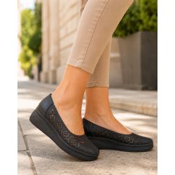 Pantofi dama negri din piele naturala perforata cu talpa ortopedica CL230N