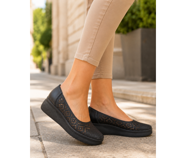 Pantofi dama negri din piele naturala perforata cu talpa ortopedica CL230N