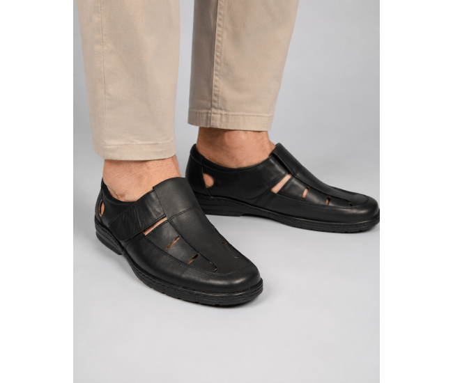 Pantofi barbati negri din piele naturala, cu scai si perforatii – model Seravon CLP01N