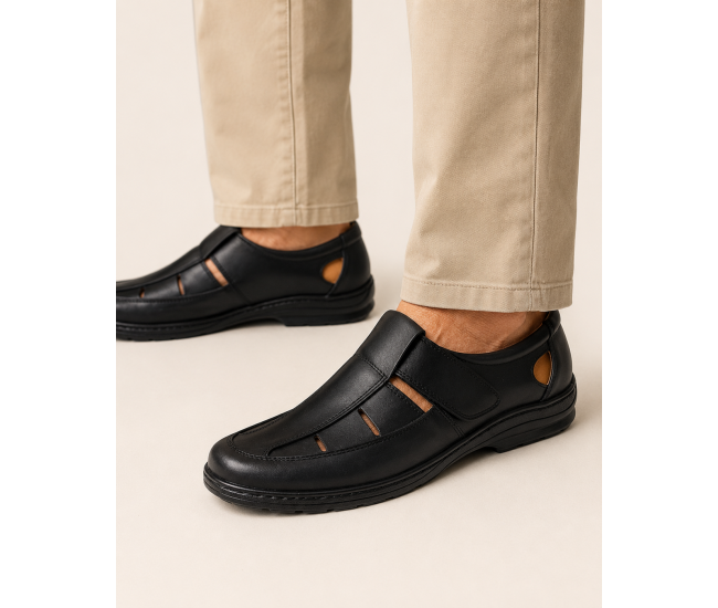 Pantofi barbati negri din piele naturala, cu scai si perforatii – model Seravon CLP01N