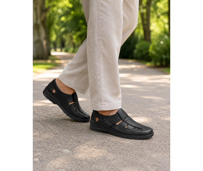 Pantofi barbati negri din piele naturala, cu scai si perforatii – model Seravon CLP01N