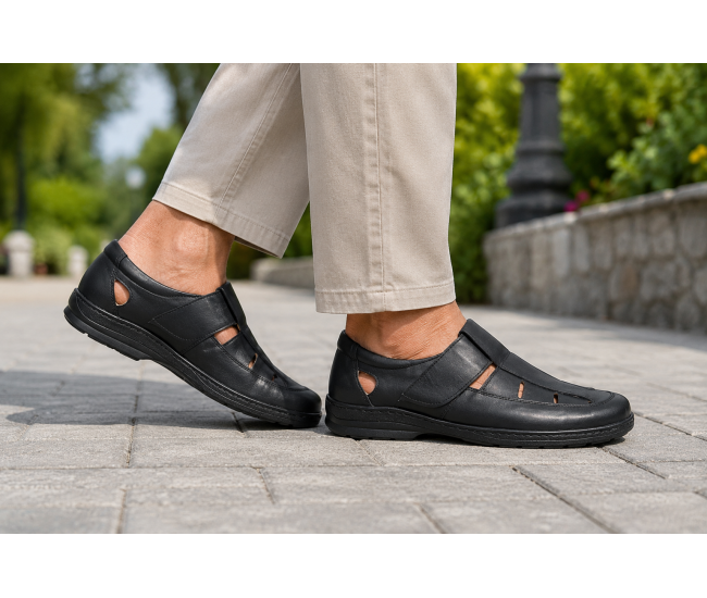 Pantofi barbati negri din piele naturala, cu scai si perforatii – model Seravon CLP01N