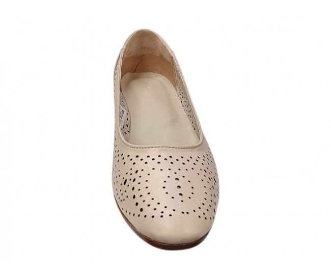 Pantofi dama bej din piele naturala perforati cu toc mic gros CLP05BEJ