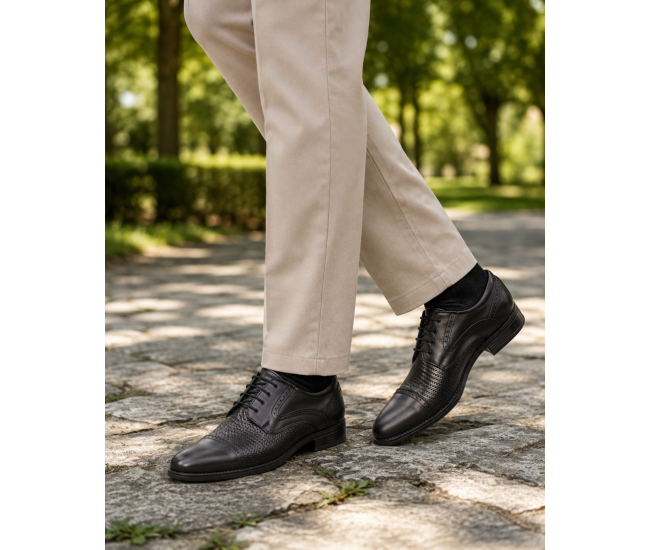 Pantofi bărbați negri din piele naturală, cu șiret și inserții texturate – eleganți și rafinați GKR218N
