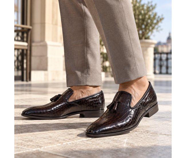 Mocasini barbati eleganti maro inchis din piele naturala matritata lacuita cu ciucuri GKR220MCR