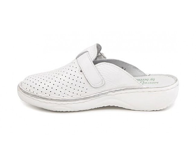 Oferta Marimea 35 Saboti medicali femei albi din piele naturala box, cu perforatii, Med-Line BR128A