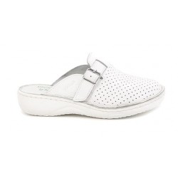 Oferta Marimea 35 Saboti medicali femei albi din piele naturala box, cu perforatii, Med-Line BR128A