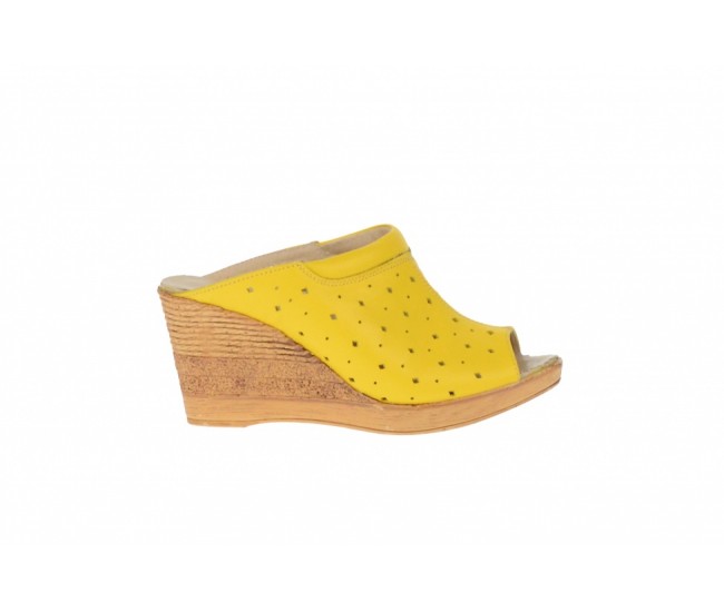 Oferta marimea 36 - Saboti dama, de vara, din piele naturala cu perforatii - LPAPUCTEAGALBEN