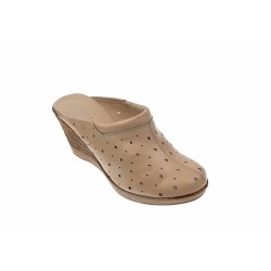 Oferta marimea  37 -  Saboti de vara, bej, din piele naturala, cu perforatii - Made in Romania LTEABEJ Oferta marimea  37 -  Saboti de vara, bej, din piele naturala, cu perforatii - Made in Romania LTEABEJ