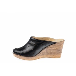 Oferta marimea 37- Saboti de vara, negri din piele naturala box, cu perforatii - LTEAN