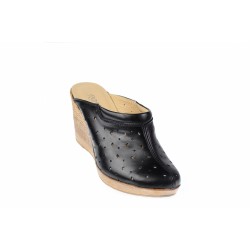 Oferta marimea 37- Saboti de vara, negri din piele naturala box, cu perforatii - LTEAN
