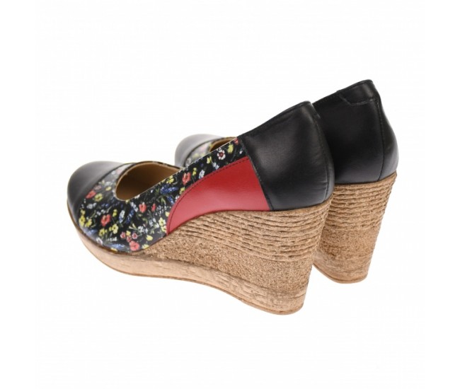 Pantofi dama, casual, din piele naturala, negri cu imprimeu floral, platforme de 7 cm - MARA P3550NFLOR Pantofi dama, casual, din piele naturala, negri cu imprimeu floral, platforme de 7 cm - MARA P3550NFLOR
