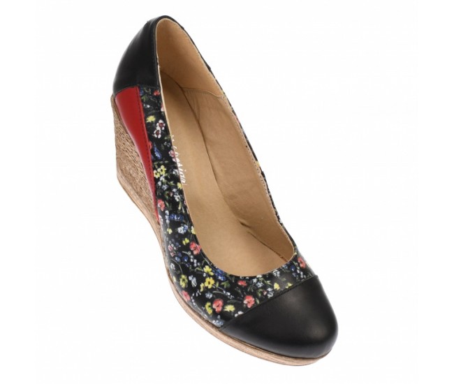 Pantofi dama, casual, din piele naturala, negri cu imprimeu floral, platforme de 7 cm - MARA P3550NFLOR Pantofi dama, casual, din piele naturala, negri cu imprimeu floral, platforme de 7 cm - MARA P3550NFLOR
