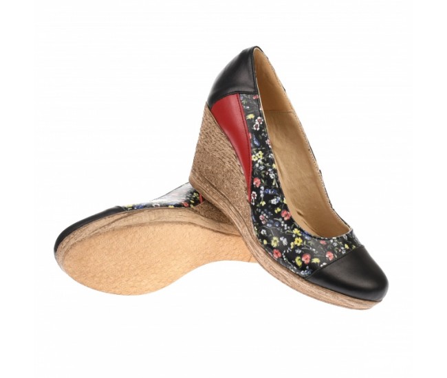 Pantofi dama, casual, din piele naturala, negri cu imprimeu floral, platforme de 7 cm - MARA P3550NFLOR Pantofi dama, casual, din piele naturala, negri cu imprimeu floral, platforme de 7 cm - MARA P3550NFLOR
