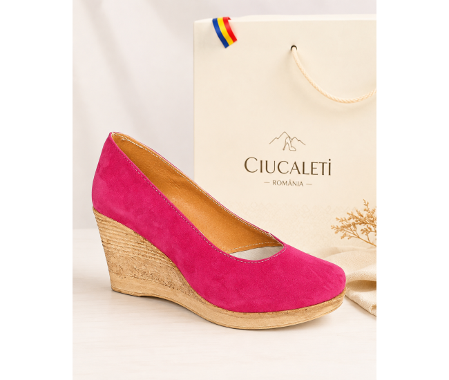 Pantofi dama roz din piele naturala intoarsa cu talpa tip pana de 7 cm P50ROZAV