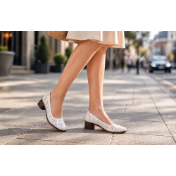Pantofi dama albi din piele naturala cu perforatii elegante si toc comod maro SCV357A