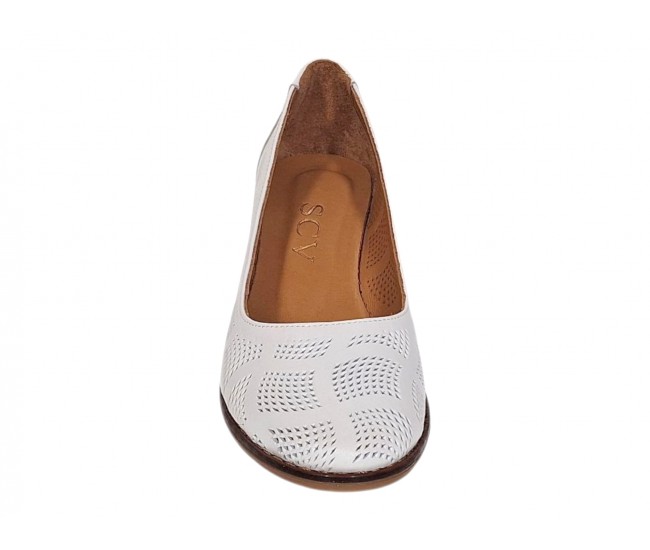 Pantofi dama albi din piele naturala cu perforatii elegante si toc comod maro SCV357A
