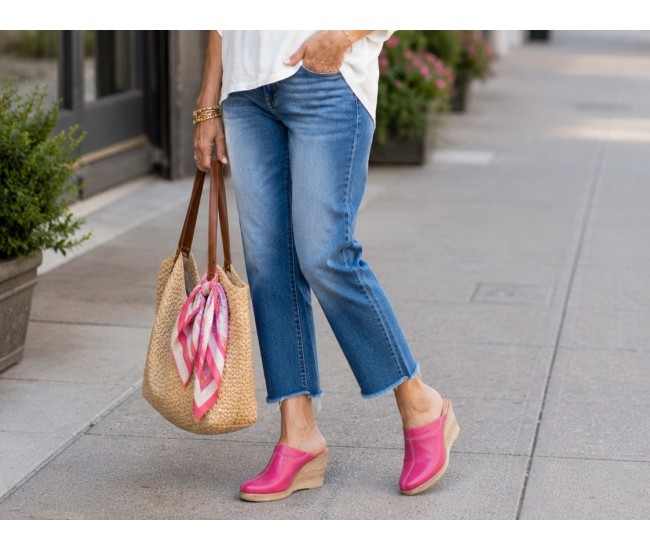 Saboti damă fucsia din piele naturală, cu talpă tip pană – culoare vibrantă, confort și stil feminin TEA19FCS