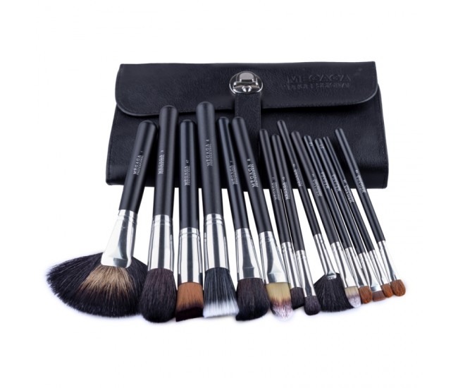 Set 22 pensule makeup Megaga cu husa neagra