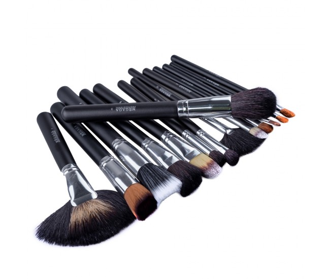 Set 22 pensule makeup Megaga cu husa neagra