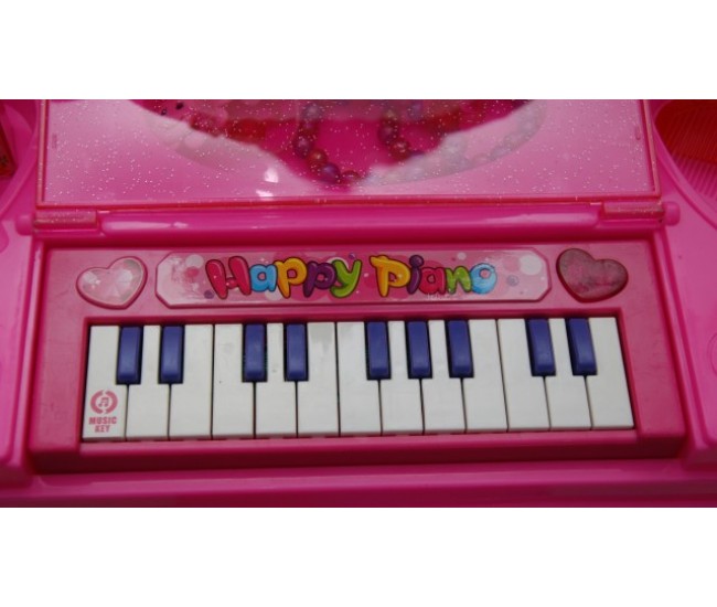 Masa de infrumusetare cu scaunel si pian (12 melodii) oglinda, feon si accesorii - Super jucarie pentru fetite! Masa de infrumusetare cu scaunel si pian (12 melodii) oglinda, feon si accesorii - Super jucarie pentru fetite!