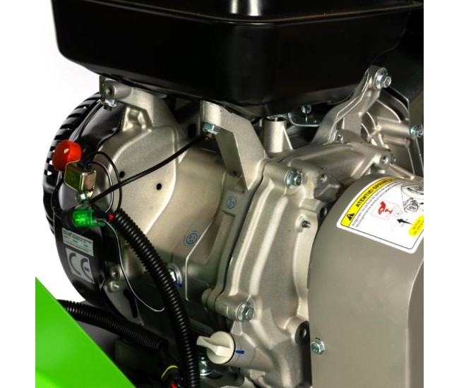 Tocator de crengi micul fermier, motor benzina 15 cp, cu carlig de remorcare, 120 mm diametru maxim de taiere, pentru rumegus